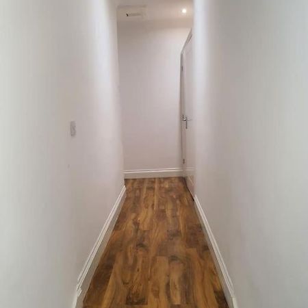 Beautiful Room In Lovely Flat London Kültér fotó
