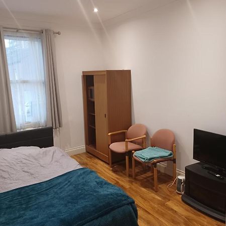Beautiful Room In Lovely Flat London Kültér fotó