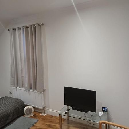 Beautiful Room In Lovely Flat London Kültér fotó