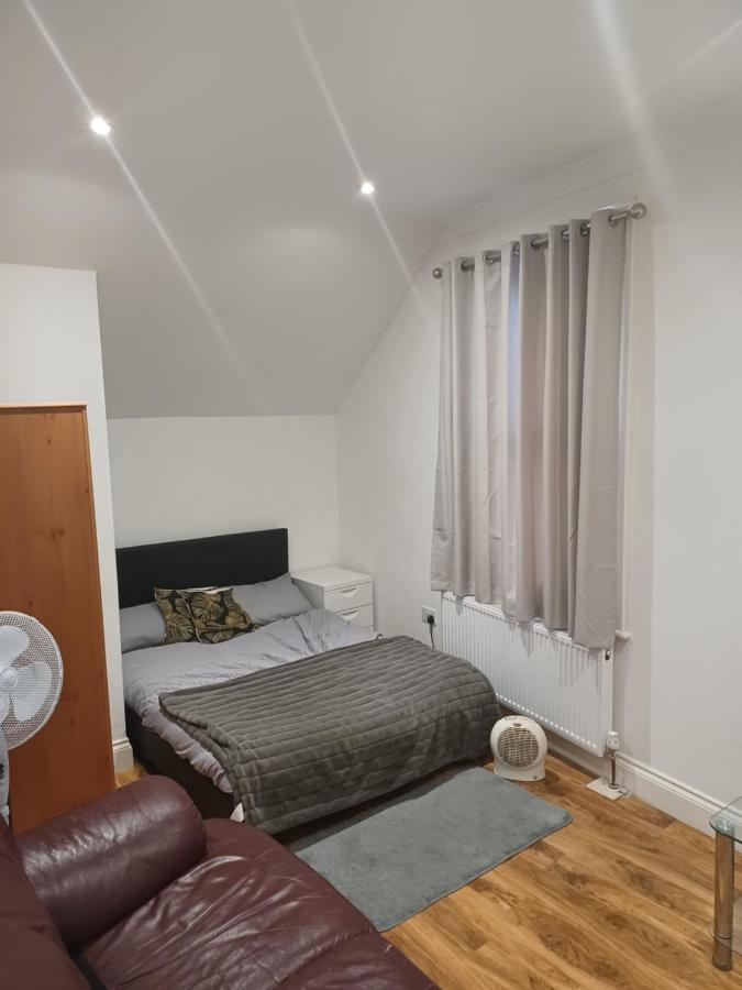 Beautiful Room In Lovely Flat London Kültér fotó