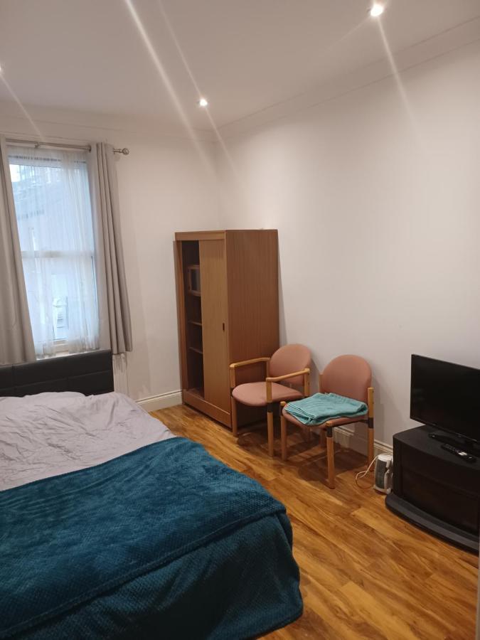 Beautiful Room In Lovely Flat London Kültér fotó