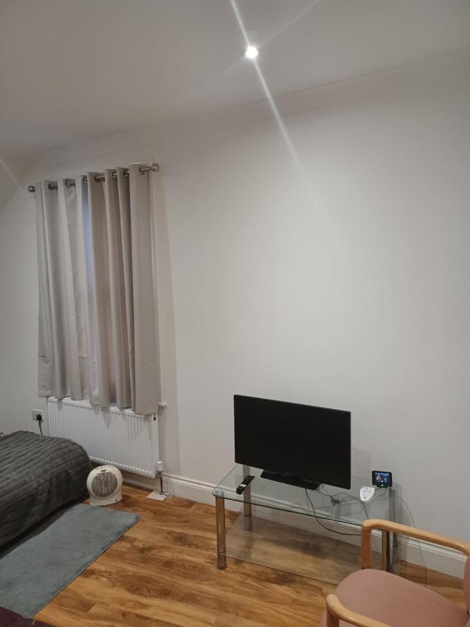 Beautiful Room In Lovely Flat London Kültér fotó